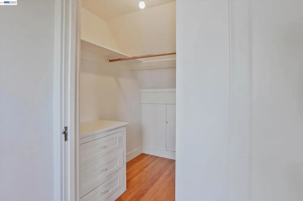 2056 Santa Clara Ave Alameda, CA 94501