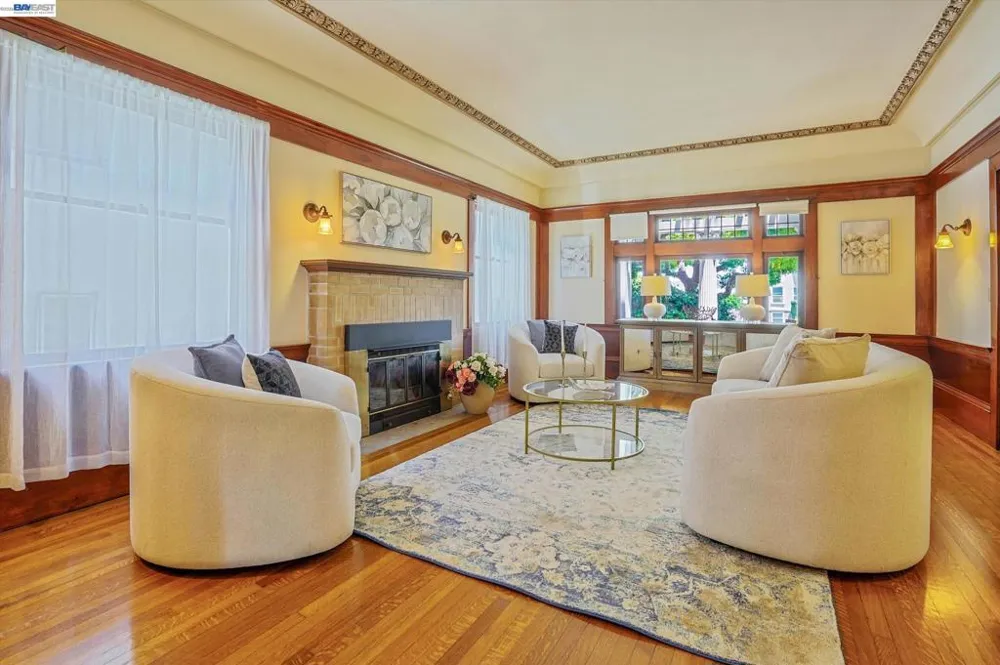2056 Santa Clara Ave Alameda, CA 94501