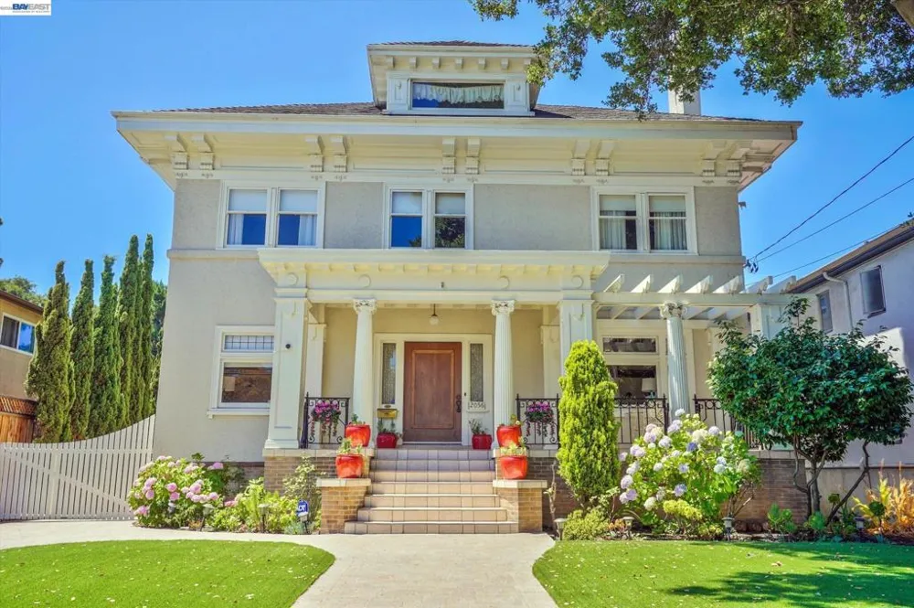 2056 Santa Clara Ave Alameda, CA 94501