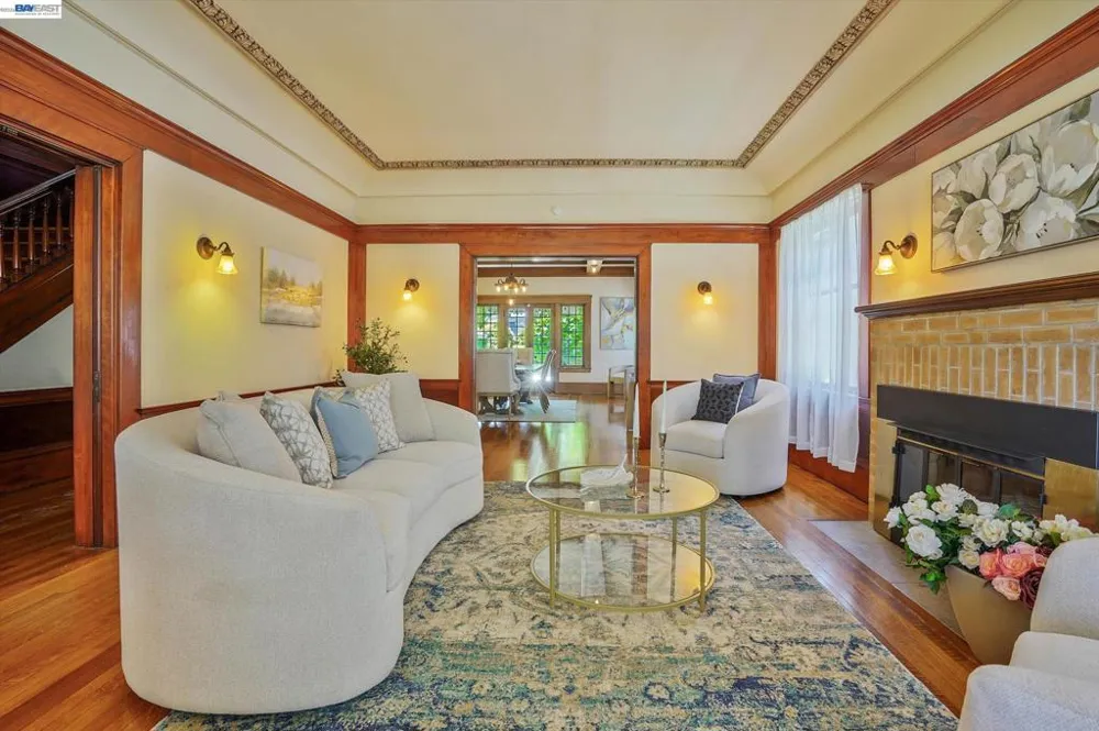 2056 Santa Clara Ave Alameda, CA 94501