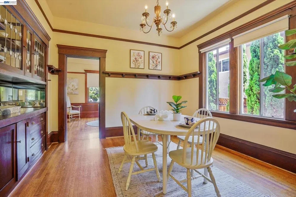 2056 Santa Clara Ave Alameda, CA 94501