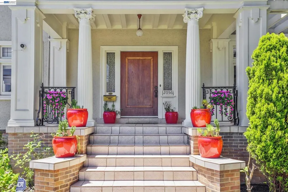 2056 Santa Clara Ave Alameda, CA 94501
