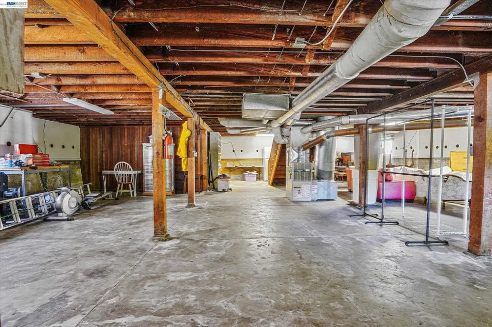 2056 Santa Clara Ave Alameda, CA 94501