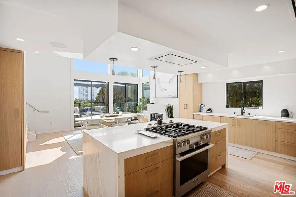302 Ashland Avenue #301 Santa Monica, CA 90405