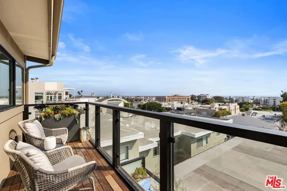 302 Ashland Avenue #301 Santa Monica, CA 90405