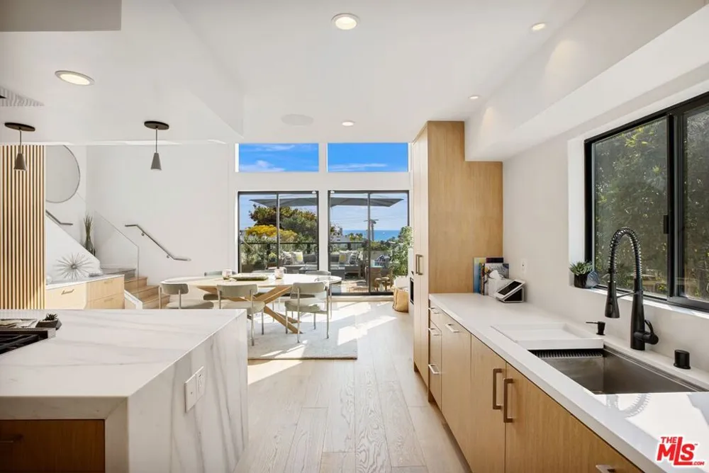 302 Ashland Avenue #301 Santa Monica, CA 90405