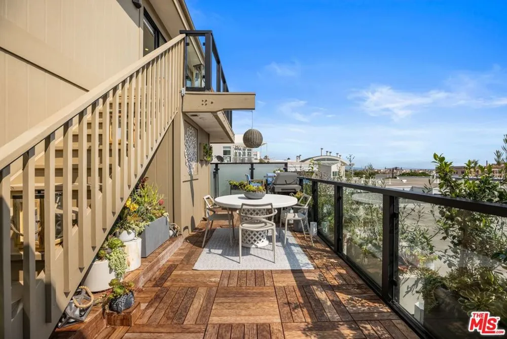 302 Ashland Avenue #301 Santa Monica, CA 90405