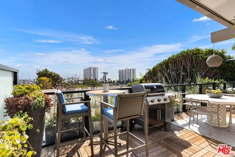 302 Ashland Avenue #301 Santa Monica, CA 90405