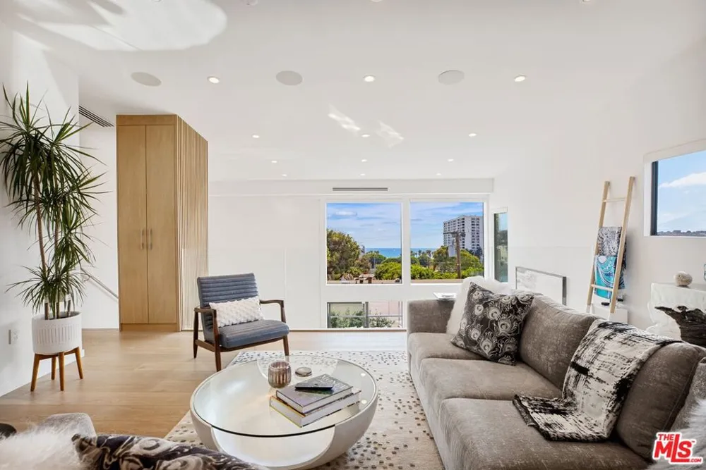 302 Ashland Avenue #301 Santa Monica, CA 90405