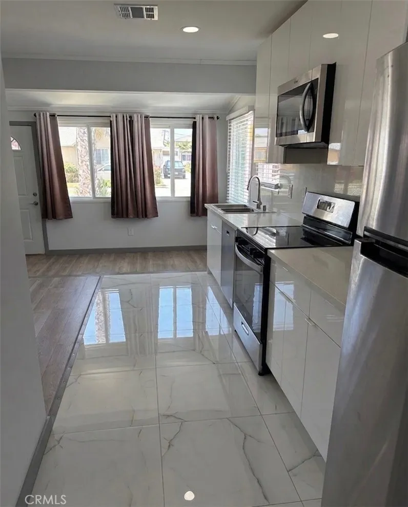 4085 W 141st Street Hawthorne, CA 90250