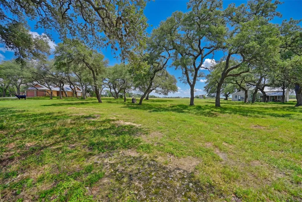 10100 Harmon School Road Burton, TX 77835