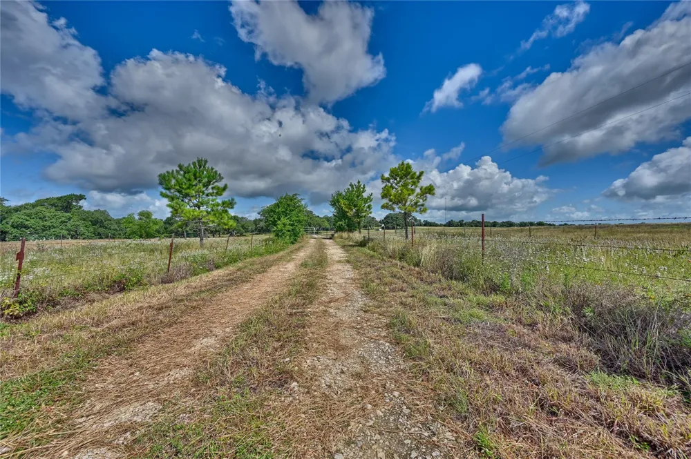 10100 Harmon School Road Burton, TX 77835