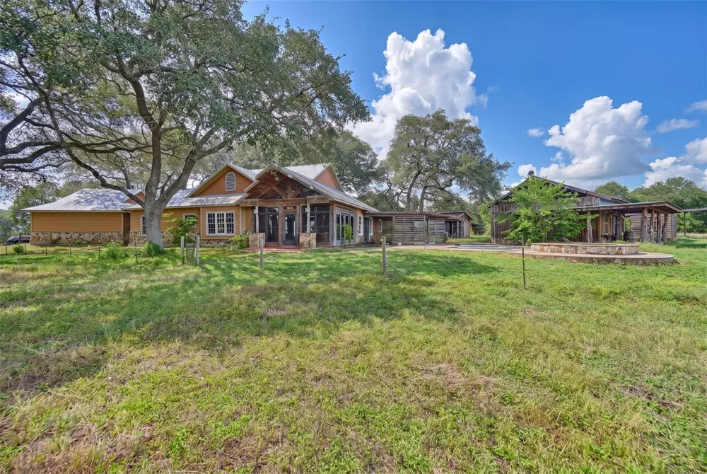 10100 Harmon School Road Burton, TX 77835