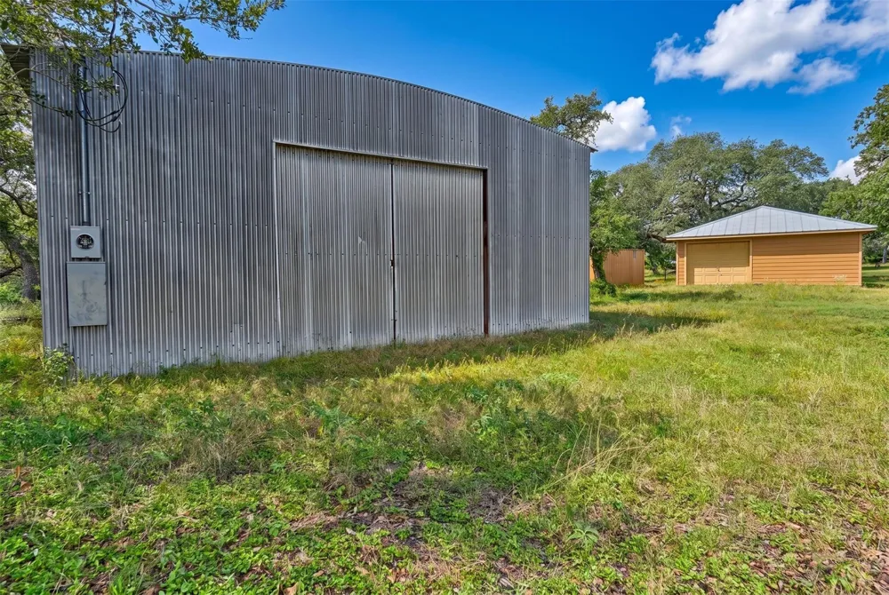 10100 Harmon School Road Burton, TX 77835