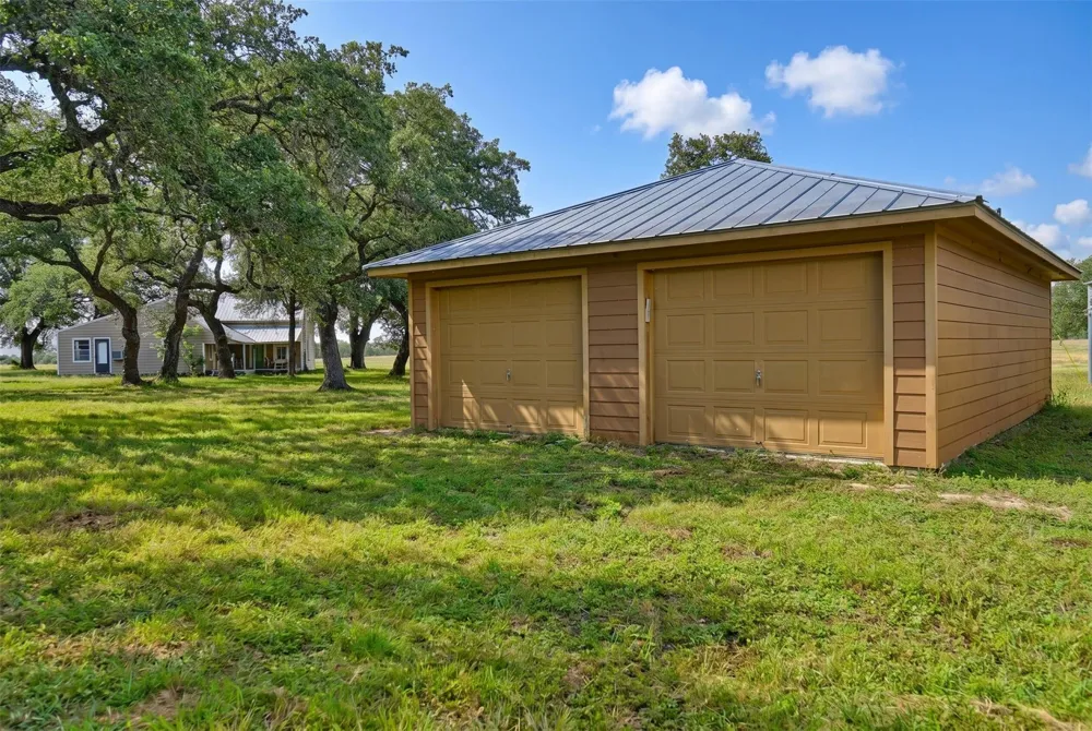 10100 Harmon School Road Burton, TX 77835