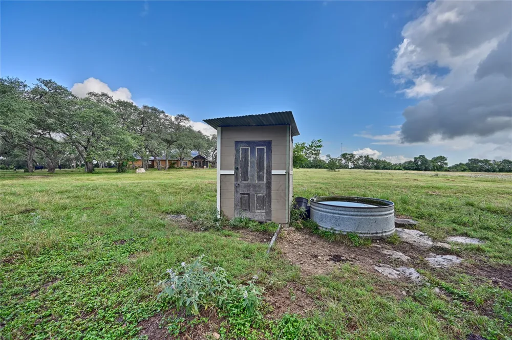 10100 Harmon School Road Burton, TX 77835