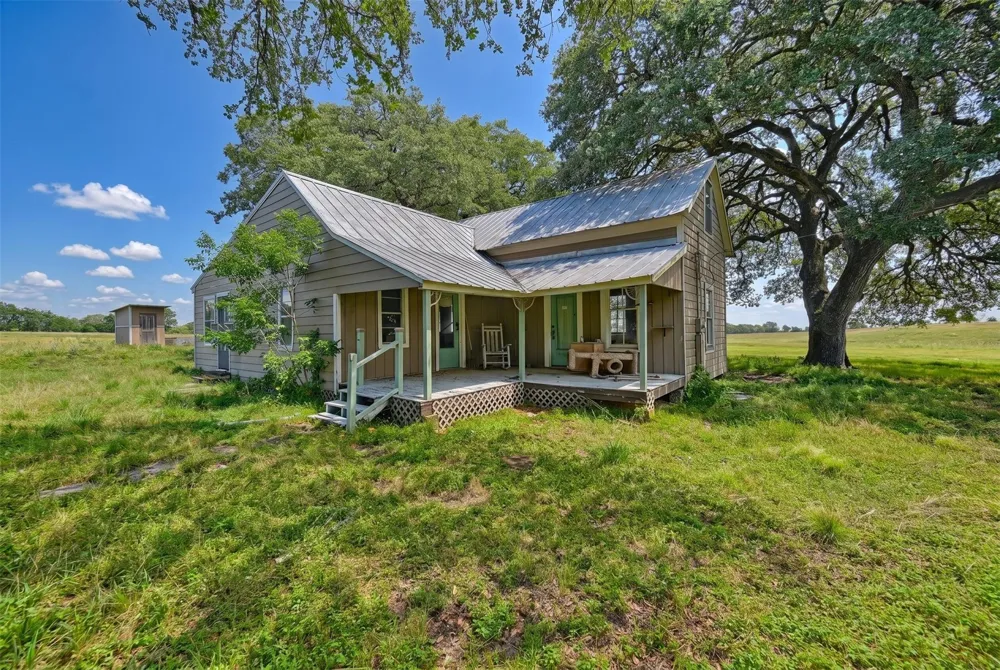 10100 Harmon School Road Burton, TX 77835