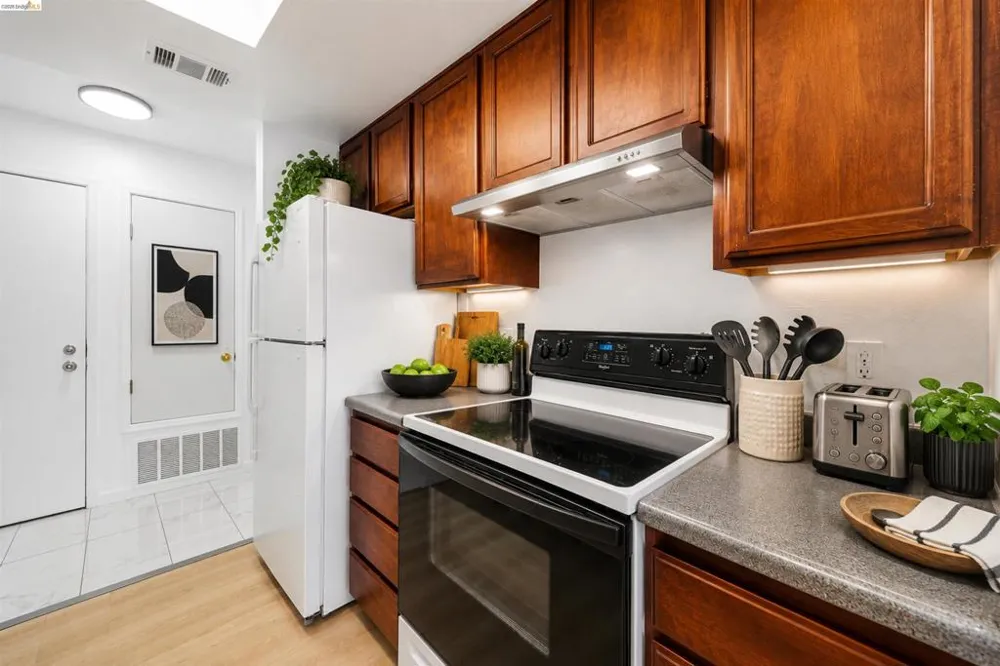 4186 San Pablo Dam Rd #A El Sobrante, CA 94803