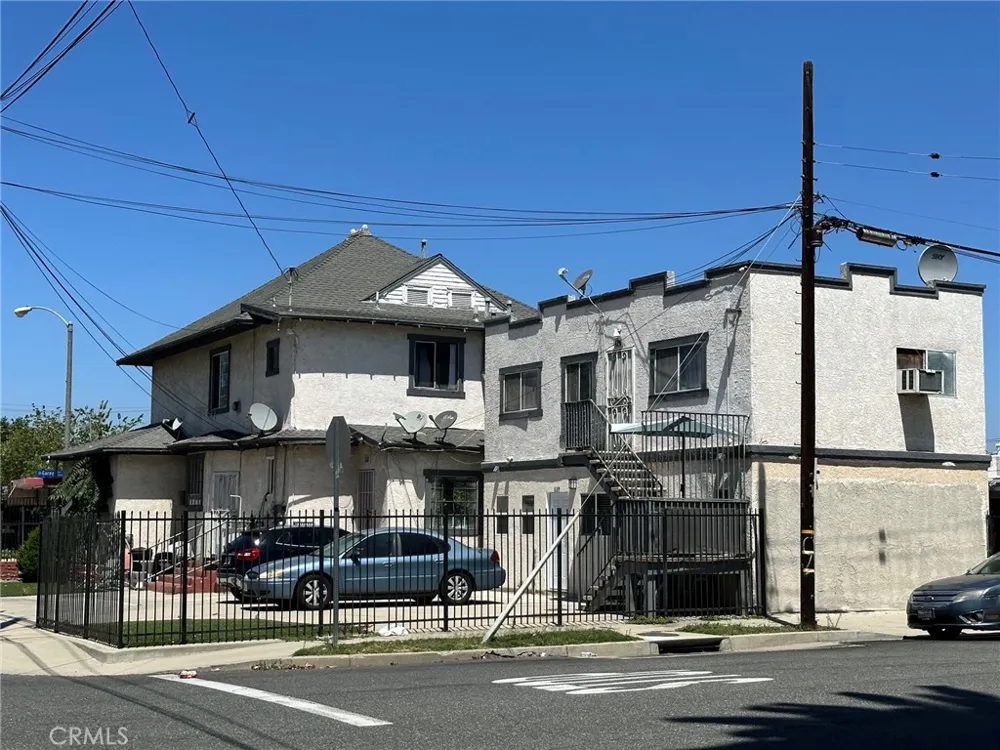 702 Garey Pomona, CA 91767