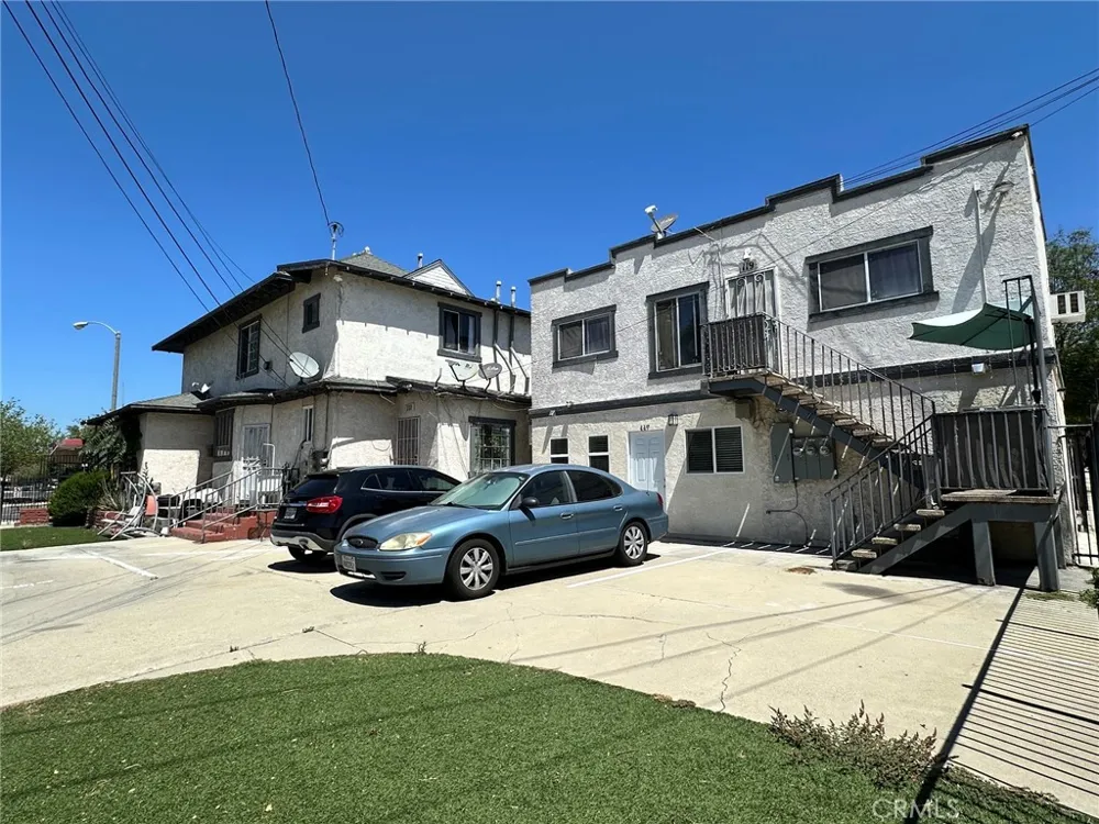 702 Garey Pomona, CA 91767