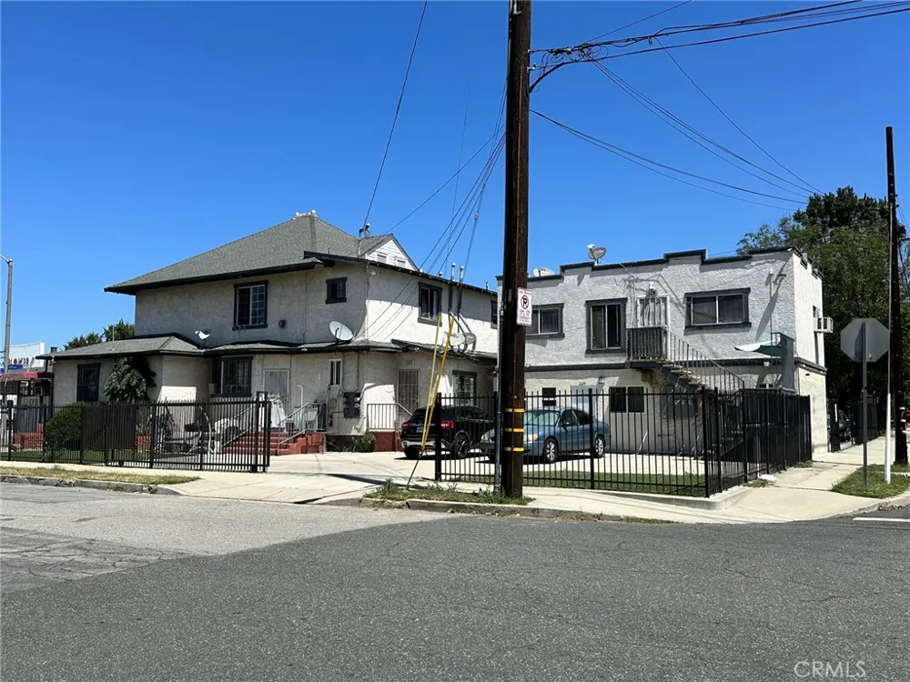 702 Garey Pomona, CA 91767