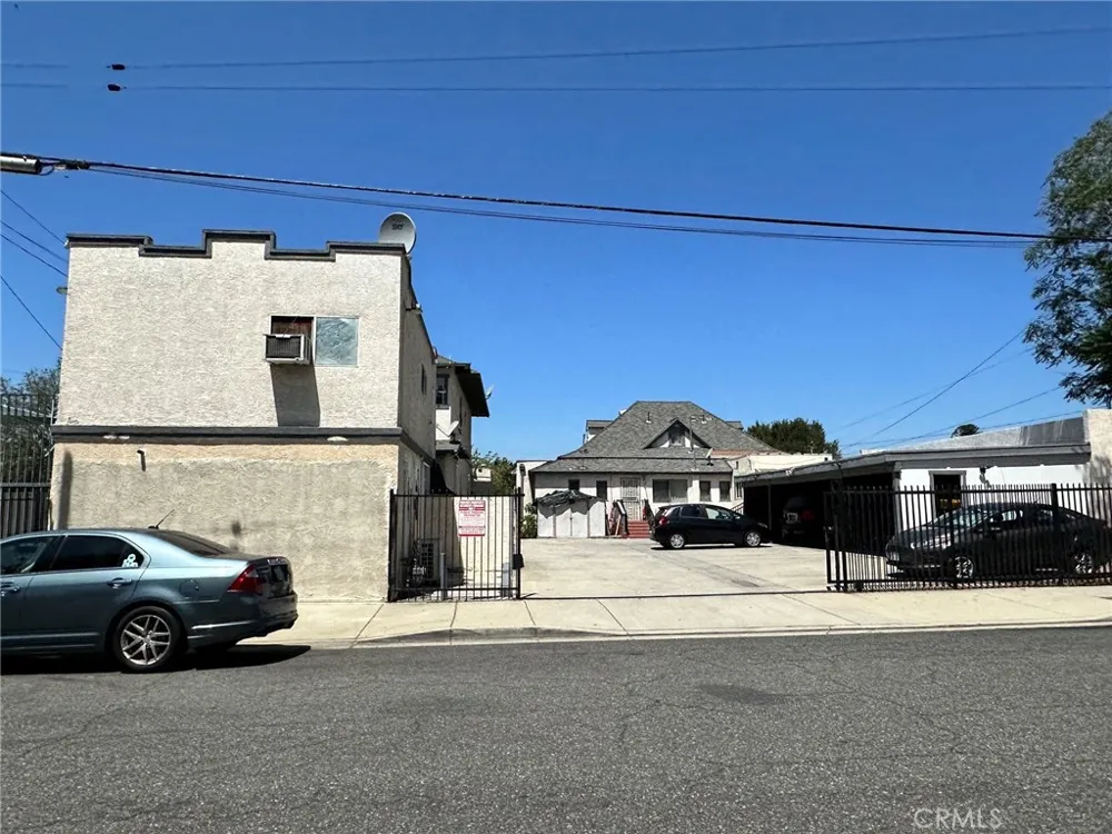 702 Garey Pomona, CA 91767