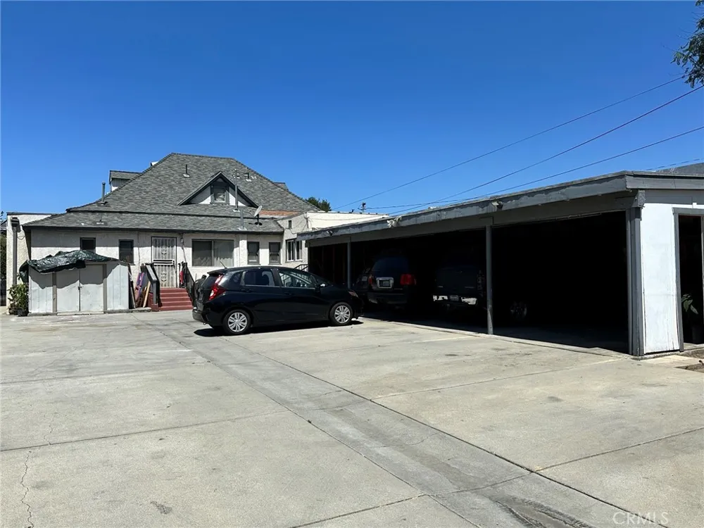 702 Garey Pomona, CA 91767