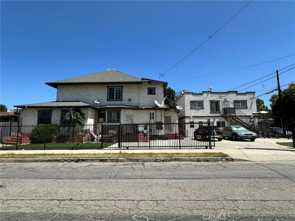 702 Garey Pomona, CA 91767