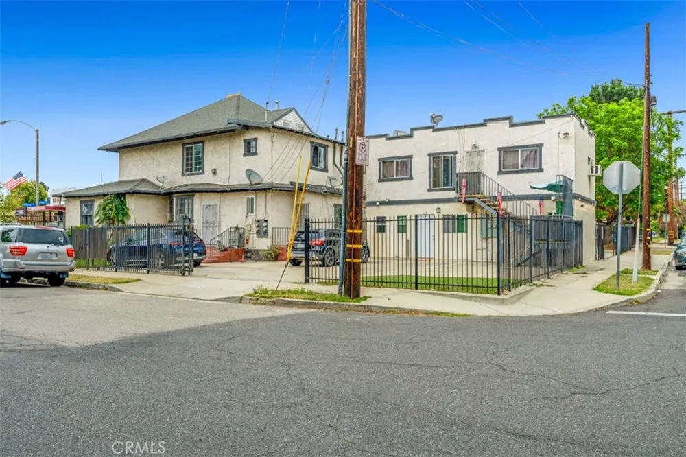 702 Garey Pomona, CA 91767