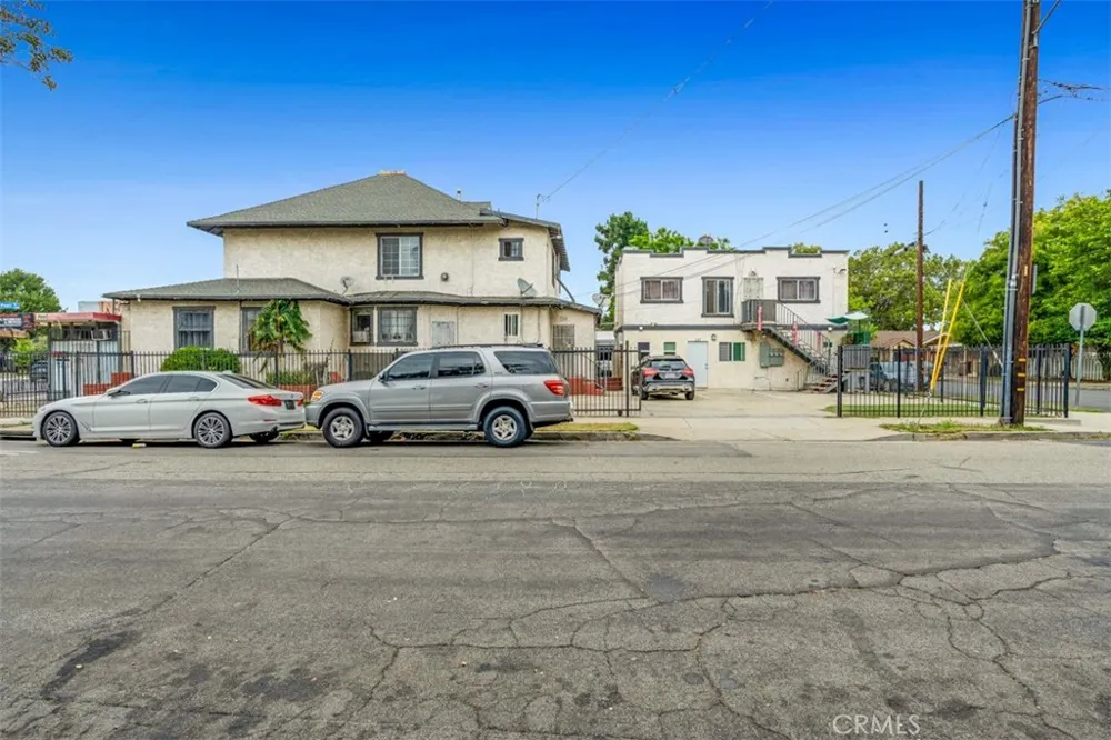 702 Garey Pomona, CA 91767