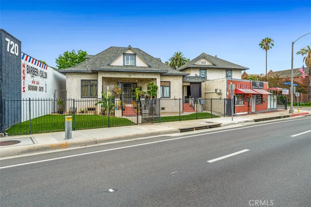 702 Garey Pomona, CA 91767