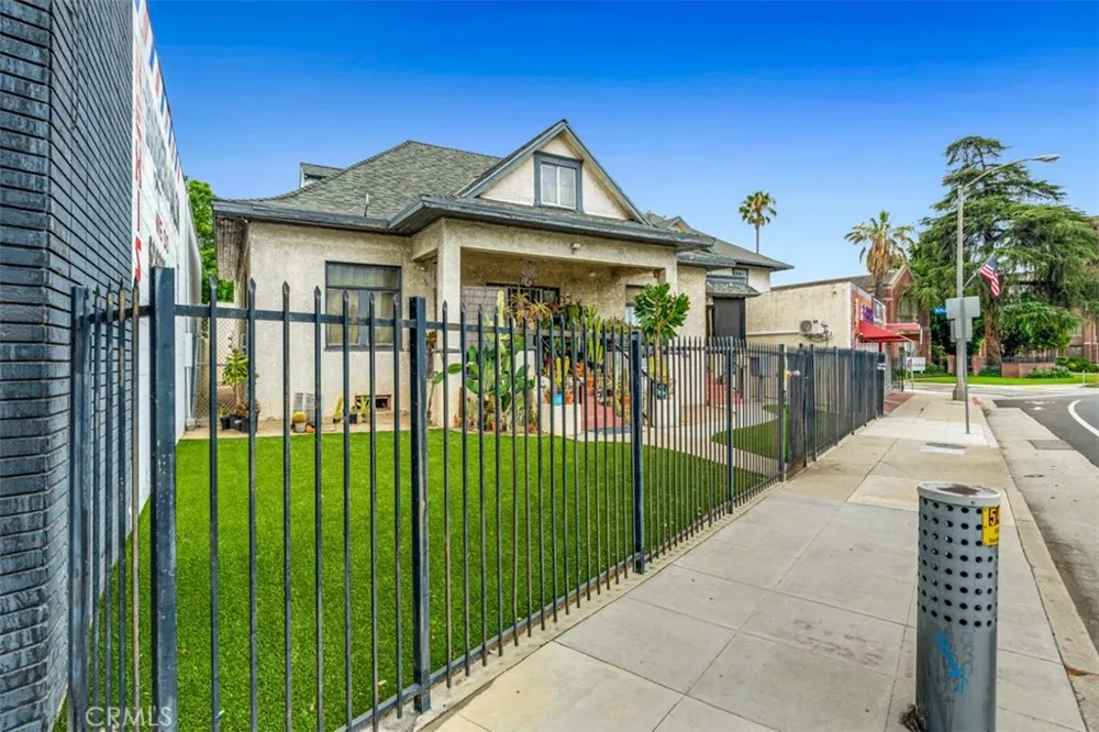 702 Garey Pomona, CA 91767