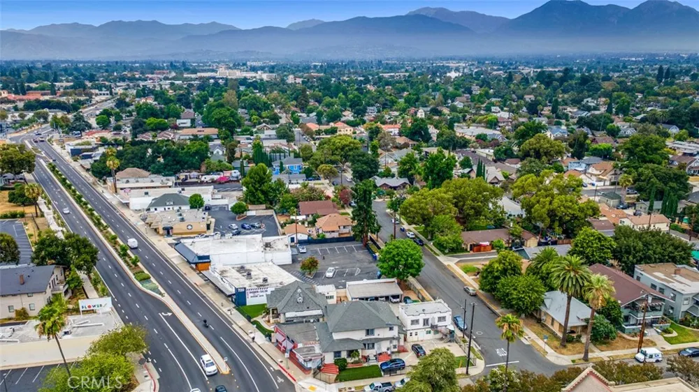 702 Garey Pomona, CA 91767