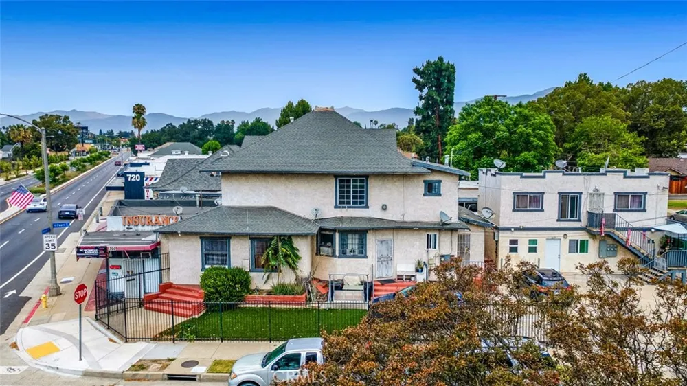 702 Garey Pomona, CA 91767