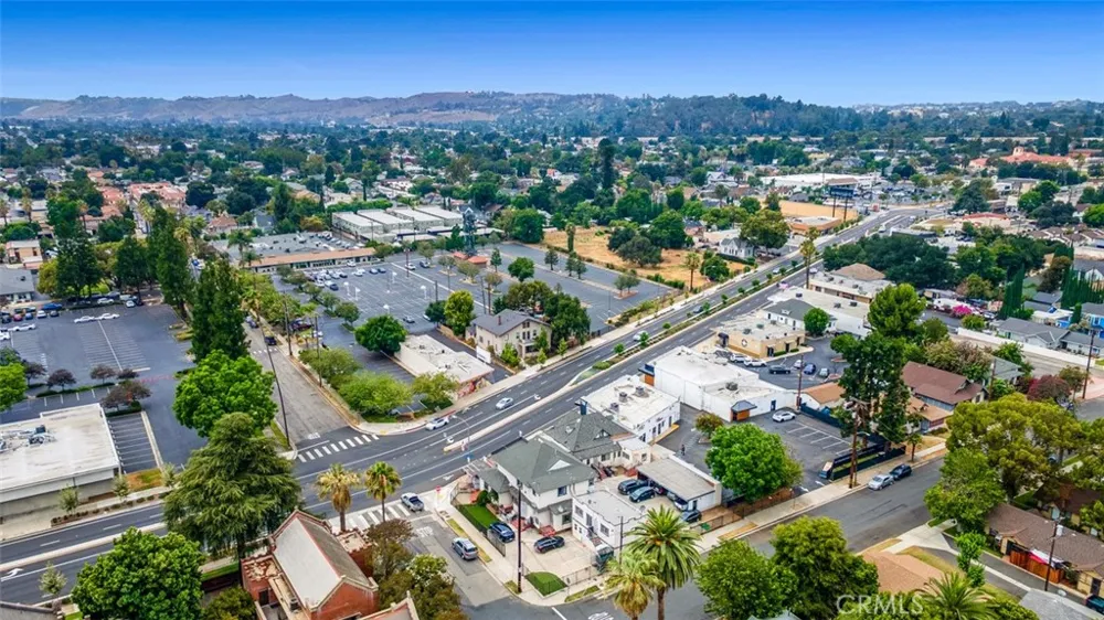 702 Garey Pomona, CA 91767