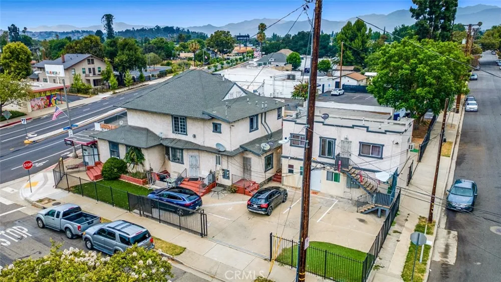 702 Garey Pomona, CA 91767