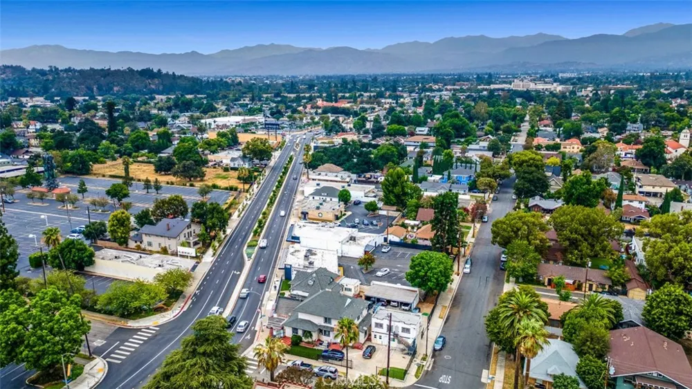 702 Garey Pomona, CA 91767