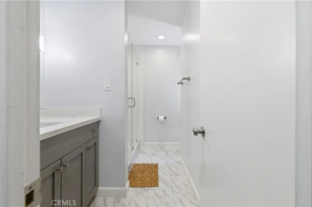 5577 Pioneer Boulevard #9 Whittier, CA 90601