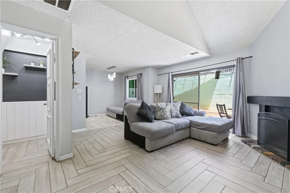 5577 Pioneer Boulevard #9 Whittier, CA 90601