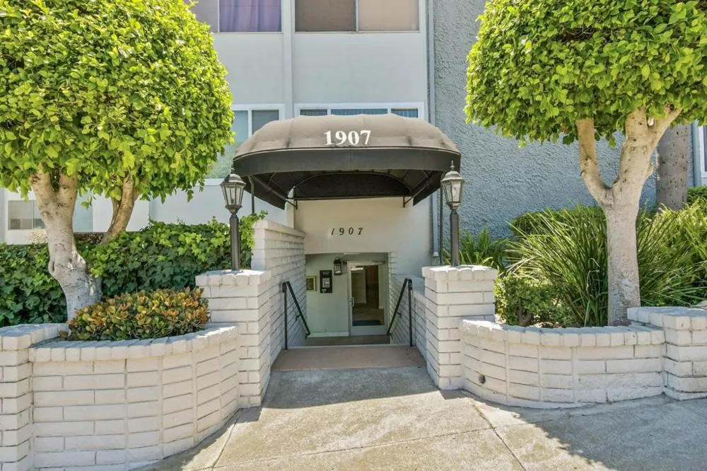 1907 Robinson Ave #304 San Diego, CA 92104