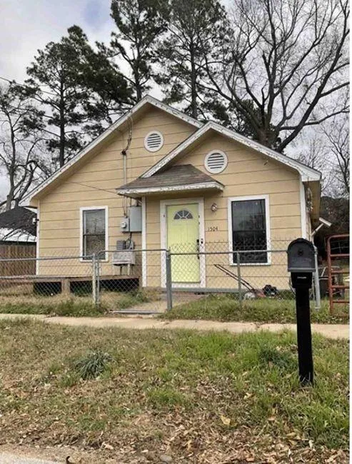 1504 S Kennedy Avenue Tyler, TX 75701