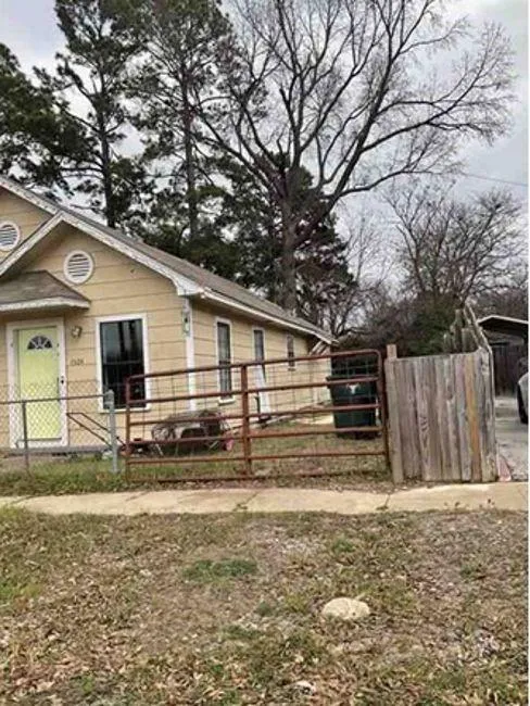 1504 S Kennedy Avenue Tyler, TX 75701
