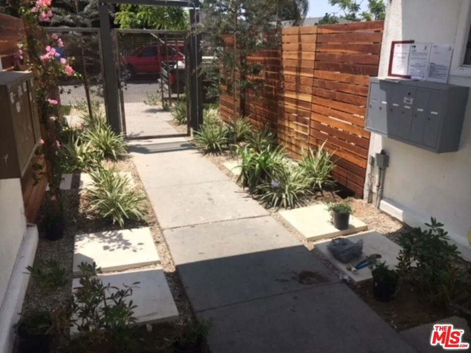1549 W 224th Street #202 Torrance, CA 90501