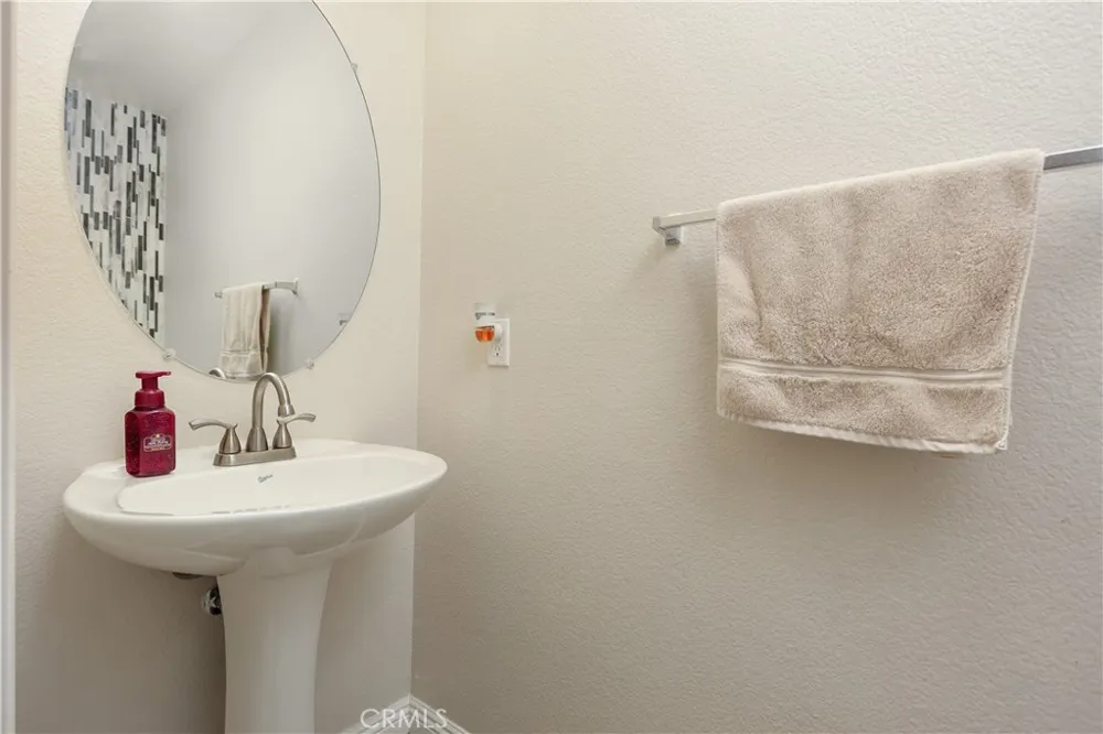 28215 Clementine Drive Saugus, CA 91350