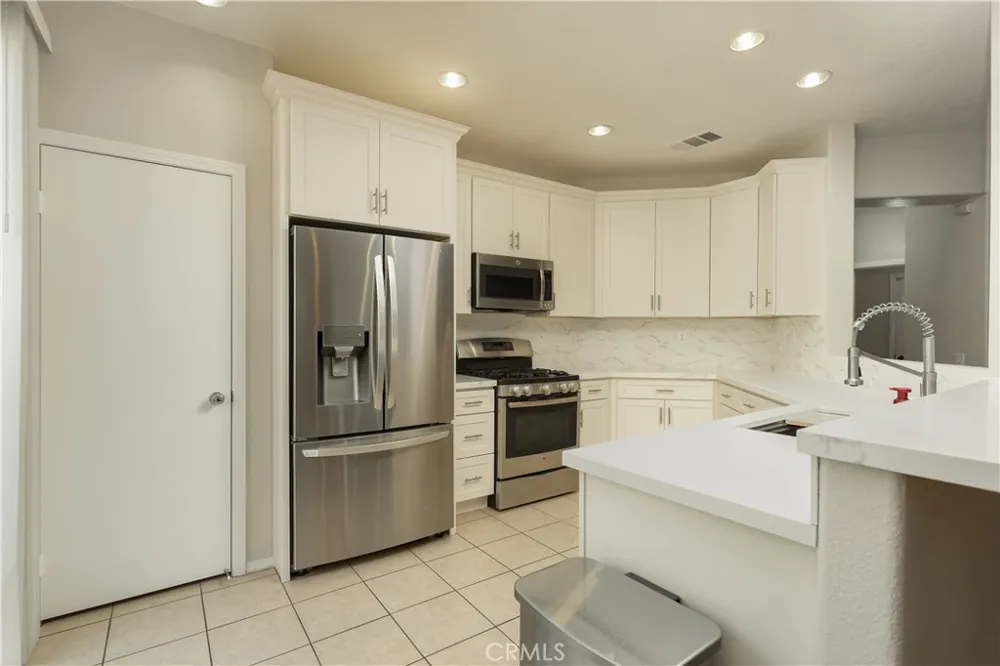 28215 Clementine Drive Saugus, CA 91350