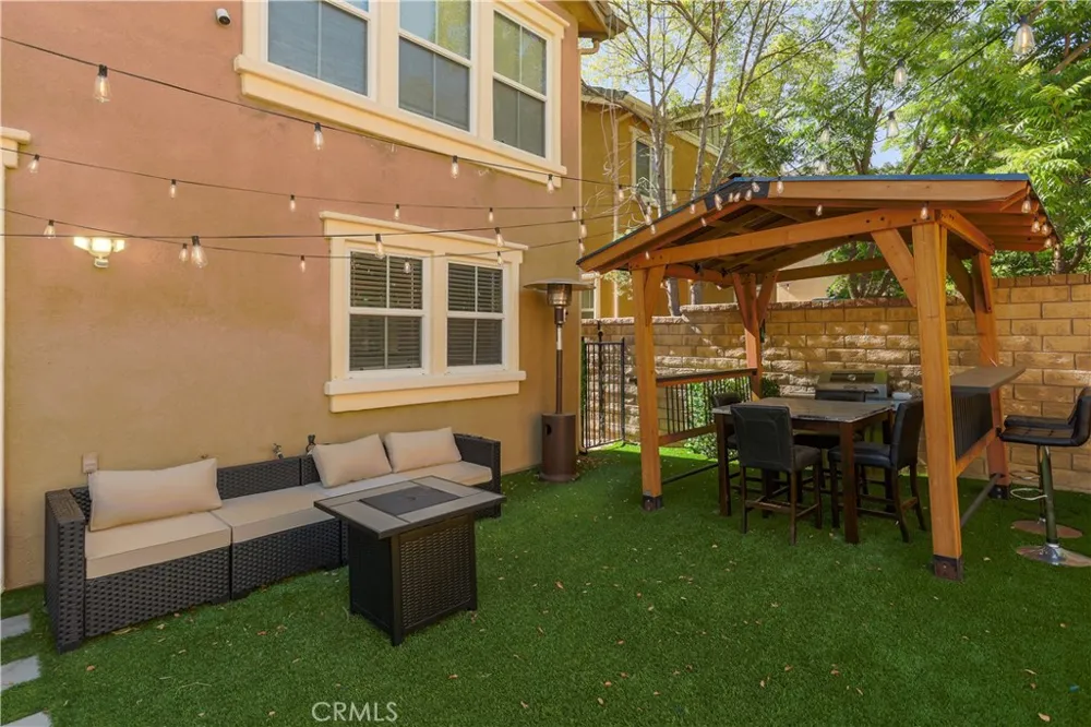 28215 Clementine Drive Saugus, CA 91350
