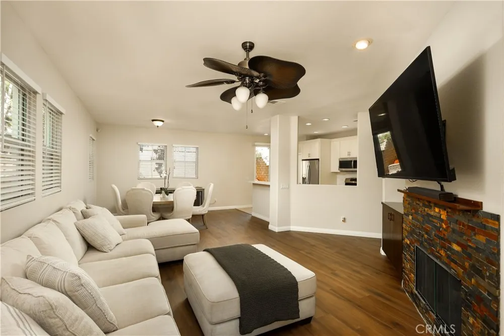 28215 Clementine Drive Saugus, CA 91350