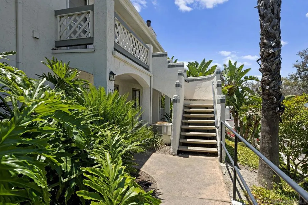 9409 Fairgrove Lane #204 San Diego, CA 92129