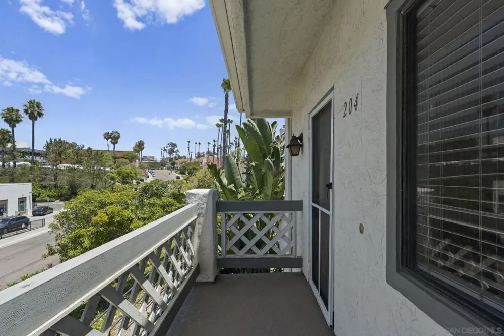 9409 Fairgrove Lane #204 San Diego, CA 92129