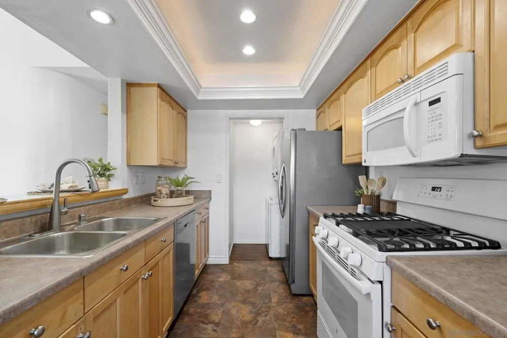9409 Fairgrove Lane #204 San Diego, CA 92129